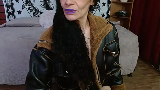 _Alexandra_Jones live