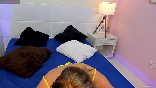Evaa_Holly live