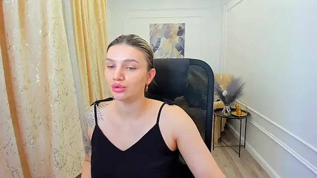 SelenaeMoore live