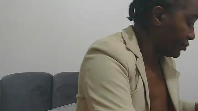 sluttylaura21 live