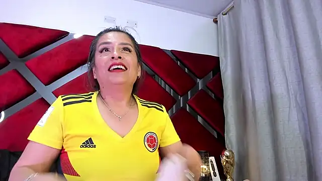 Kendra-Foxxy live