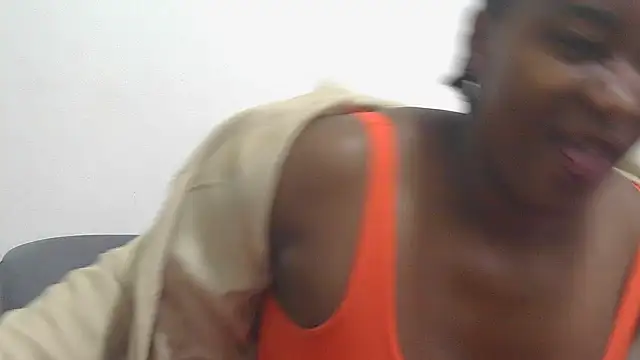 sluttylaura21 live