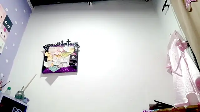PetiteIvoryQueen19 live