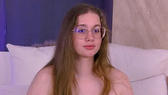 EllieHayes live