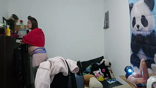 curly_greeneyed live