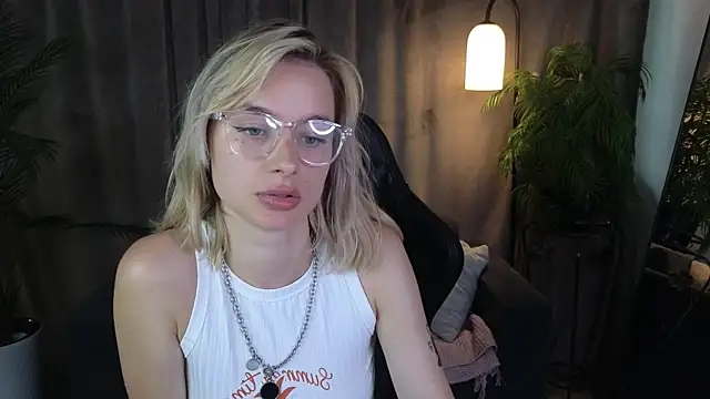NoraMoreau live
