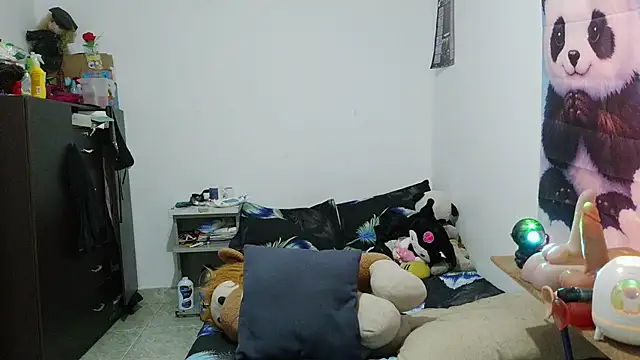 curly_greeneyed live