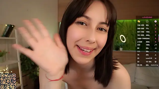 KiaraTennille live
