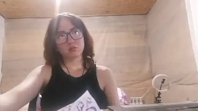OliviaMoment live