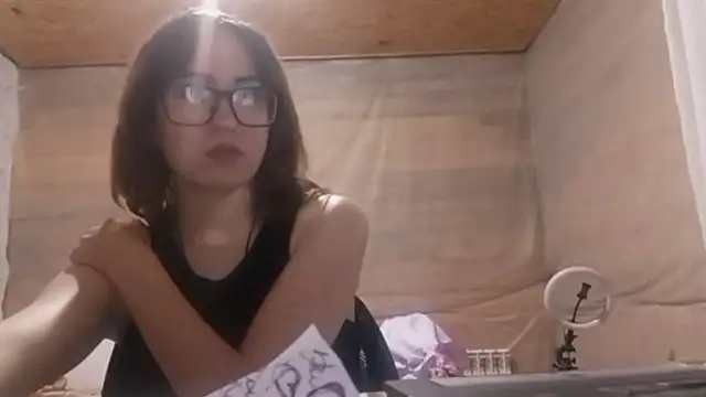 OliviaMoment live