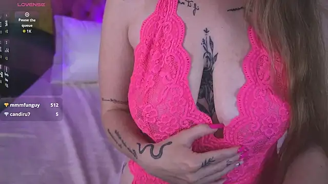 DanielaReign live