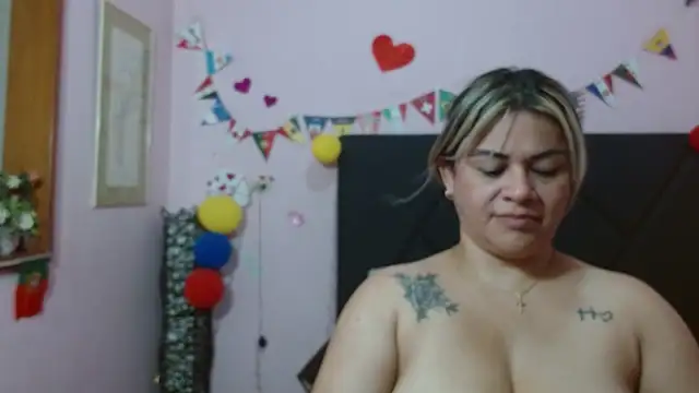 pamela_echeverria live