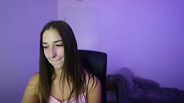 Crystalbrunette18 live