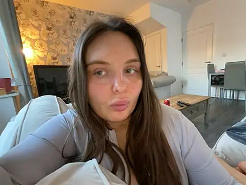 PregnantEllaxx live