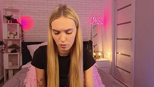 NikkiRyx live
