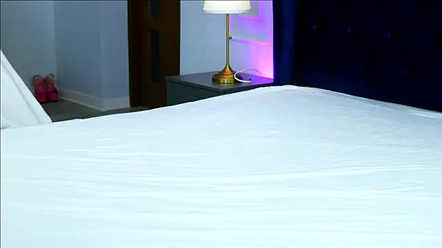 EllaWhiteX live