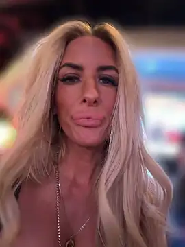 blondiluvsanal live