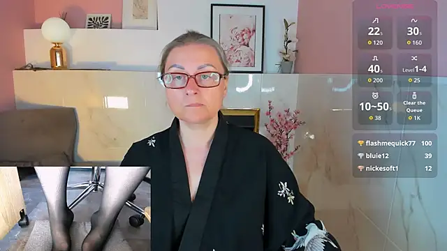 Alexandra_Kind live