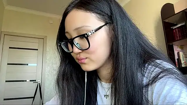 QueenOfCute live