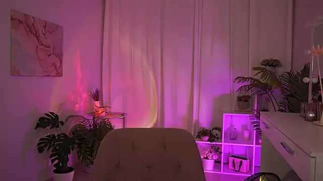 LucreciaStorm live