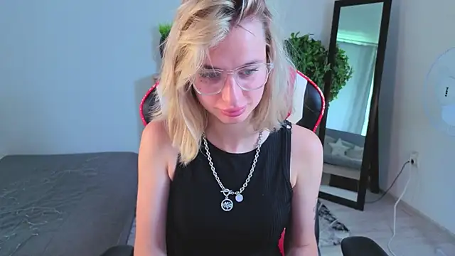 NoraMoreau live