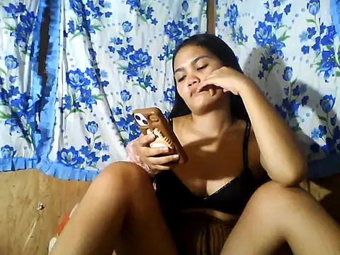 PinaySkinnyJust18 live