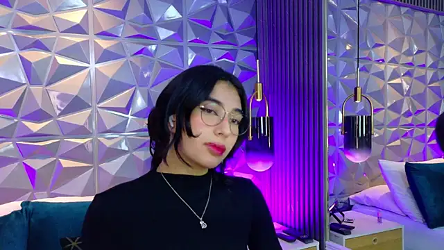 AdelineJhones live
