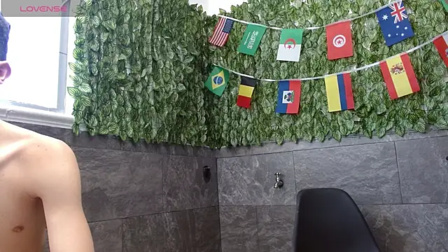 Mia_Jones03 live