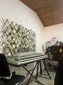 NikkiNix live