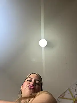 Amiraa_malia live