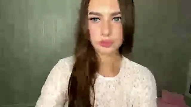 StephaniCute live