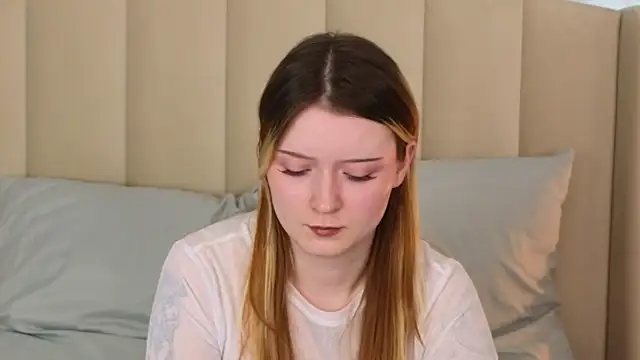 AlyssFrost live