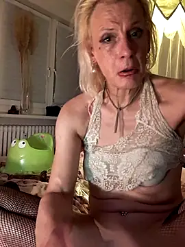 LadyCrossSuza live