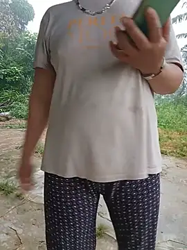 tuyet-nhi live