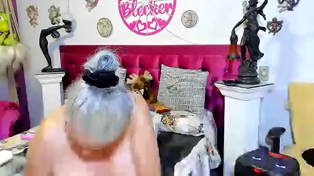 ArianaGoldd live