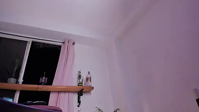 Theevae live