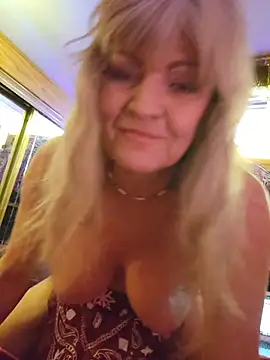 annika_lately live