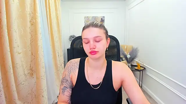 SelenaeMoore live