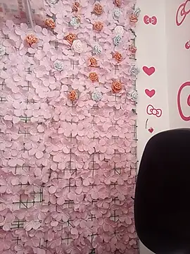 Mia_karelti live