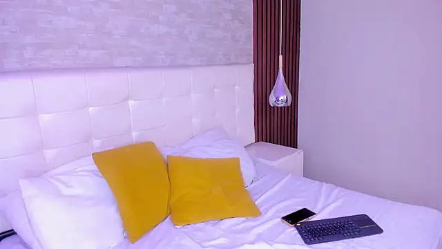 KyleeSmiith live